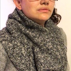 Chunky, thick knit, marled Gap cowl